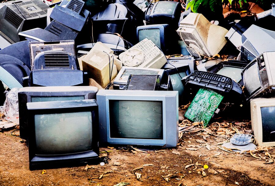Stare zniszczone telewizory